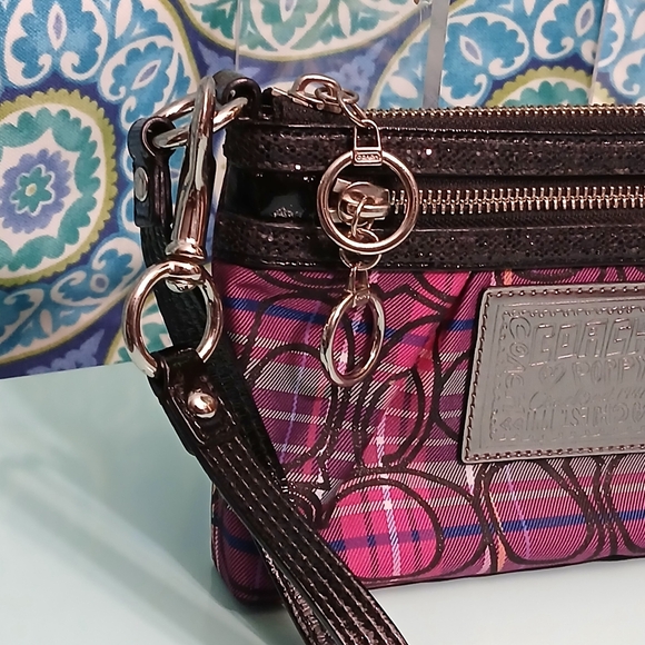 Coach Pink and Black Plaid Clutch with Signature Design - Picture 4 of 11